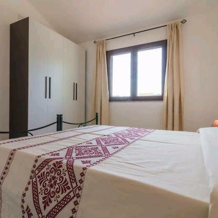 Bed and Breakfast Il Girasole Domus De Maria Exterior foto
